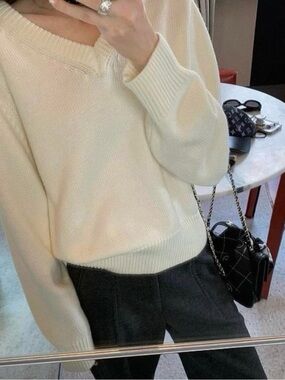 V-Neck Elegant Cream Sweater